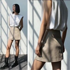 🍨 NWOT Sierra Beige Babaton High Rise Vegan
Leather Skirt